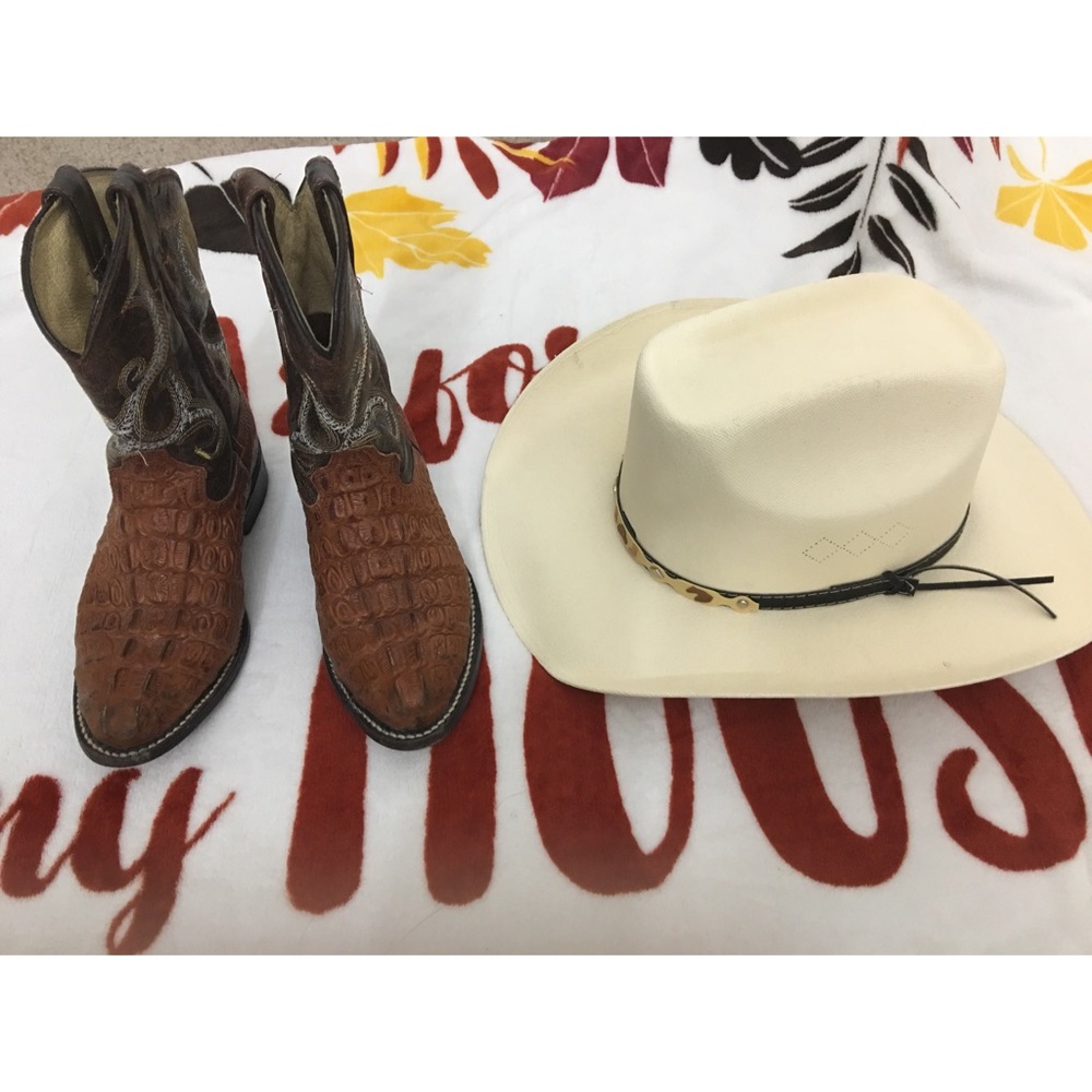 Cow boy boots cow boy hat